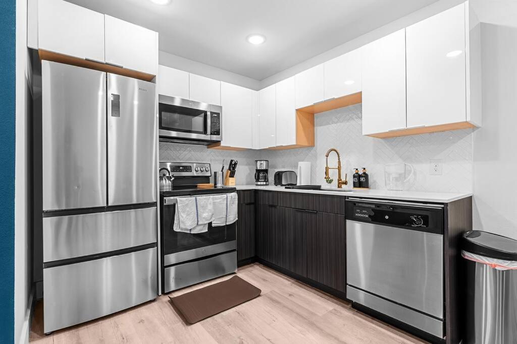 Stylish 2 Bed 1 Mile To Downtown Free Parking Villa Далас Екстериор снимка